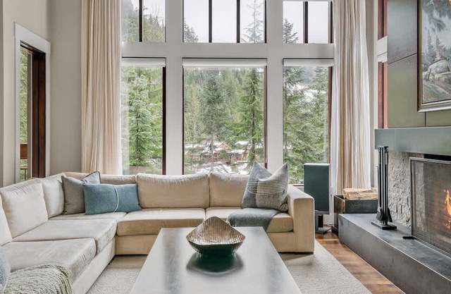 Ski-access retreat w/hot tub & BBQ