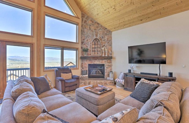 Ski and Bike Home with Deck and Hot Tub in Granby!