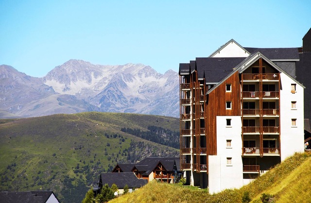 Ski aux pieds ! Charmant T2/6 + piscine & sauna
