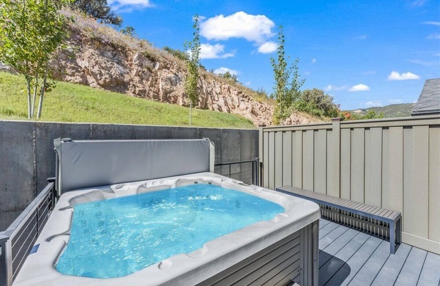 Ski & Golf Luxury with Private Hot Tub at Canyons