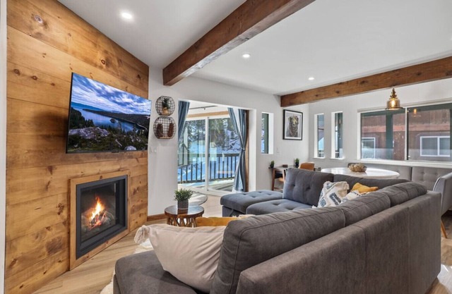 Ski In/Out | Hot Tub & Slopeside Views | Sleeps 4