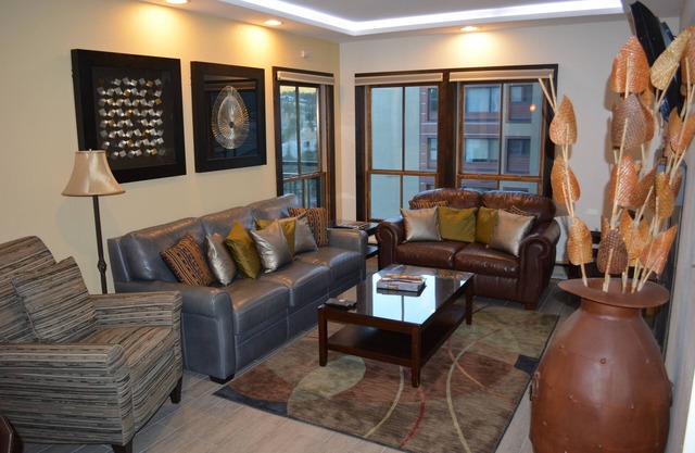 Ski in/out. Next to Ski school. 1 blk to Main Street. Sleeps 6. Gondola in 26!
