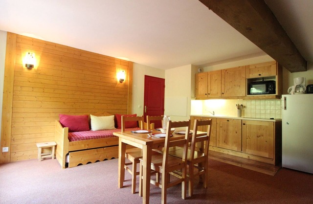 Ski-In/Ski-Out Apartment for 4 with Pool & Sauna in Val Cenis