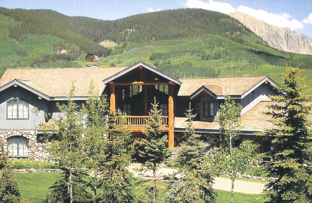 Ski-In/Ski-Out 4 BR House that sleeps 10 in Mount Crested Butte!