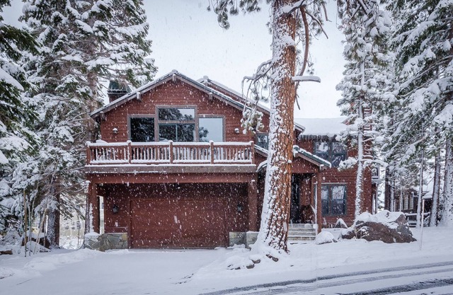 Ski-in/Ski-Out 5 Bedroom Luxury Home