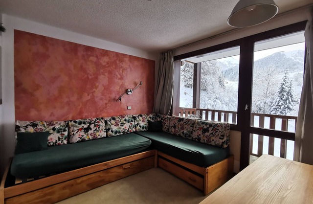 Ski in/ski out apartment, ideal for 4/5 people who like peace and nature