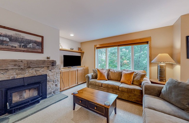 Ski-in/ski-out condo in Warren with seasonal pool, mountain views, & W/D