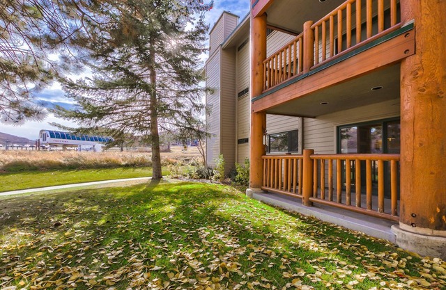 SKI IN/SKI OUT Deluxe Slopeside Condo