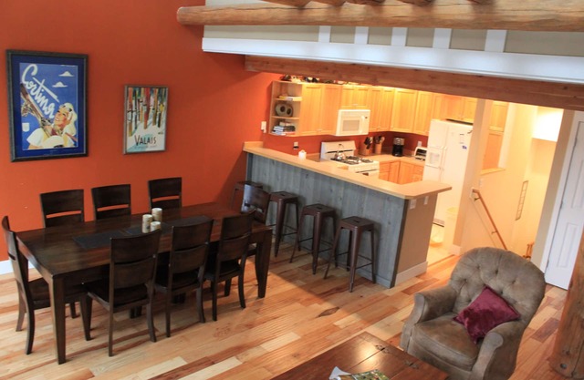 Ski in-Ski out direct to lift, New hot tub, wi-fi, Big Sky, Mountain views