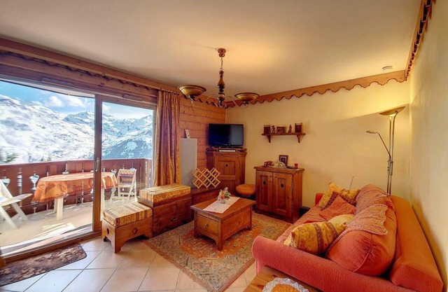 Ski-in/ski-out & foot of the slopes, 2nd floor, balcony, tv, ski locker, 45m², Les Menuires