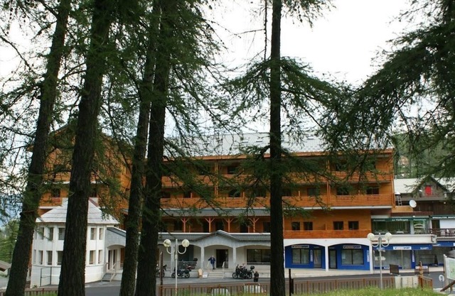 Ski-in/ski-out & foot of the slopes, view mountain, terrace, tv, ski locker, 35-45m²