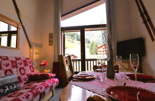 Ski-In/Ski-Out Duplex for 6 in Arêches-Beaufort, 2-Star, Balcony, WiFi