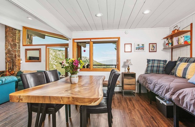 Ski-In/Ski-Out with Stunning Mountain Views, Cozy Fireplace, Hot Tub, Balcony & Parking on Snowmass