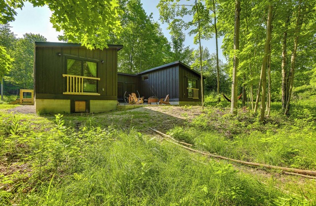 Ski & Unwind: Cozy Creekside Cabin in Glen Arbor!