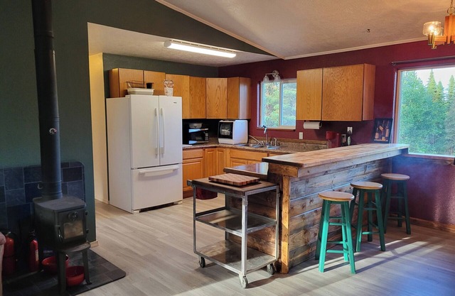 Skilak Ridge Retreat - Kenai Peninsula Basecamp