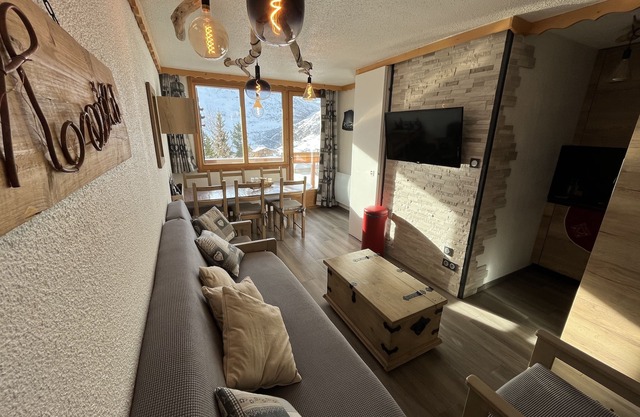 Skis aux pieds les Ménuires 3 vallées F2+ CABINE 30M2 4 to 6 persons