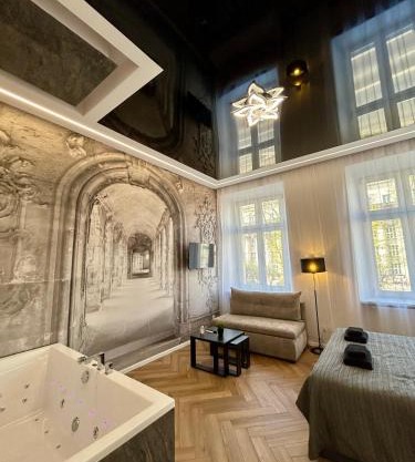 Sky Mirror jacuzzi
