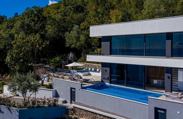 Sky Pool Villa Medveja: heated pool, spa, sea view