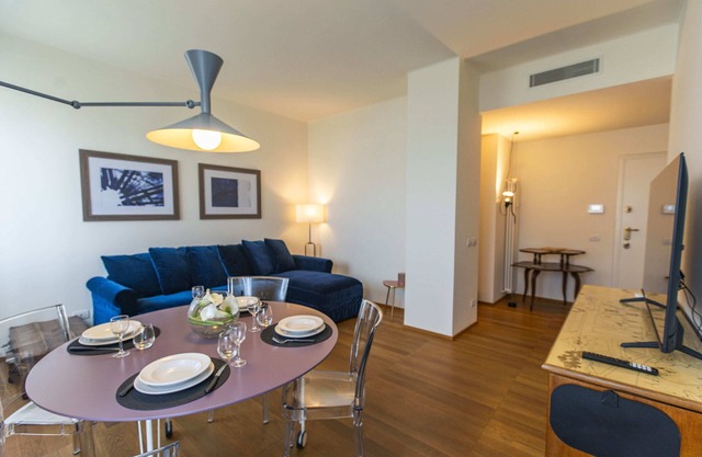 SkyAttic - 801 - One Bedroom Apartment, Sleeps 4