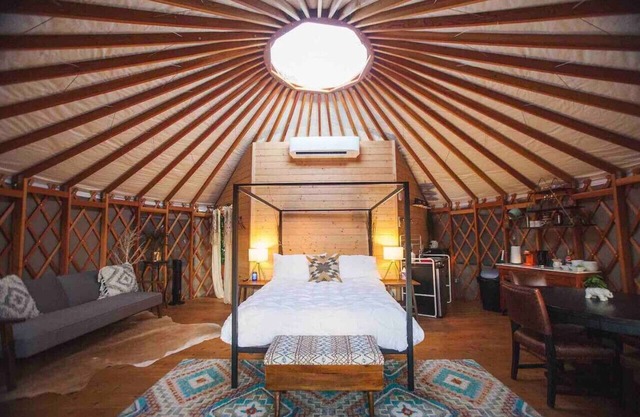 Skylight Serenity, Yurt in the trees w TX stars!