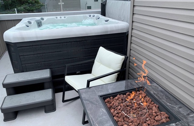 Skyline Hot Tub Four Seasos