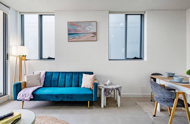 Skyline Stay Mascot Airport Gateway