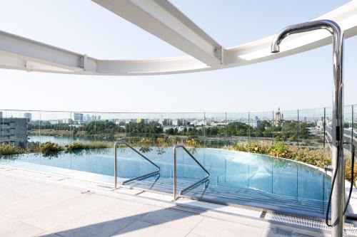 Skyline Suite - Danube-View Balcony & Pool