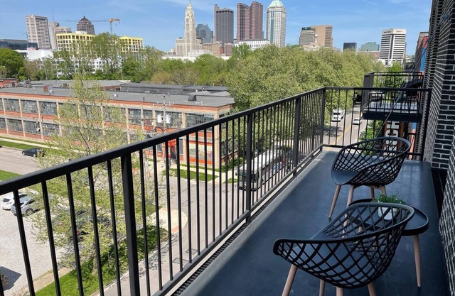 Skyline View 2BR w/Balcony + Free Parking + W/D!