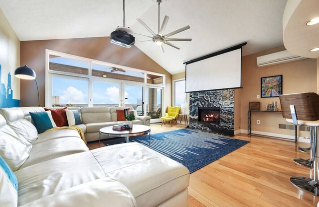 Skyline Views ★ Stunning Balconies ★ Luxe Home!