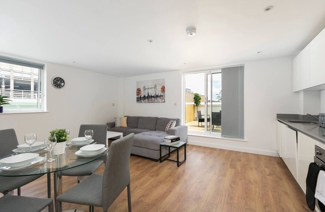 Skyvillion - Huge 4bed Apartment Wbalcony - parking