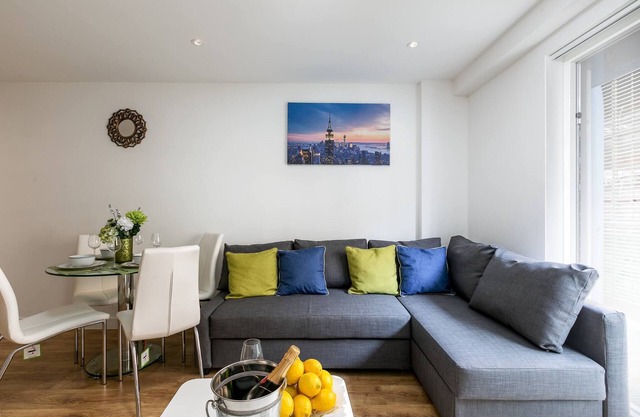 Skyvillion - Tower Point Enfield 2bed Wbalcony