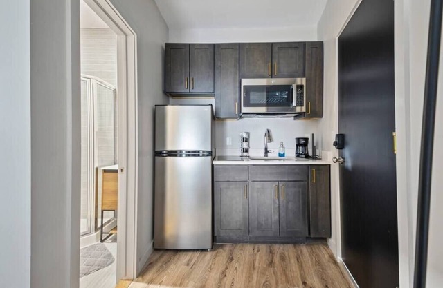 Sleek and Stylish Apartment in Middletown