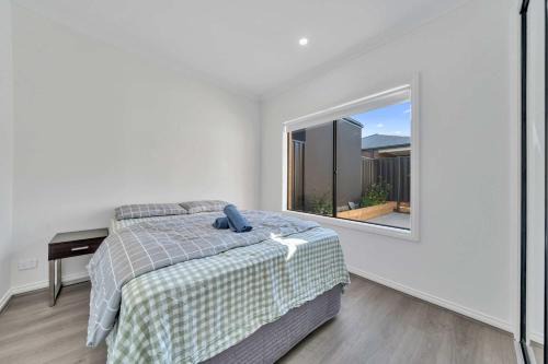 Sleek Family Home Near Kallo Town Centre