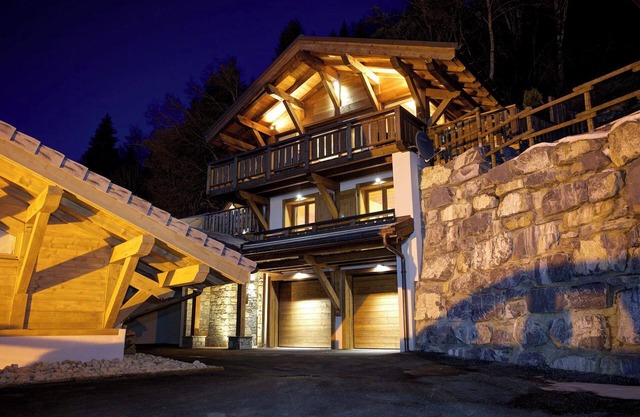Sleeps 10 with Hot tub and spectacular mountain views