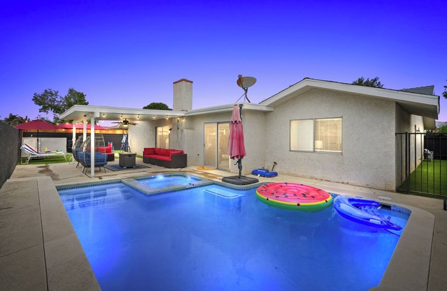 Sleeps 14 - Heated Pool - Jacuzzi - Firepit - Game Room