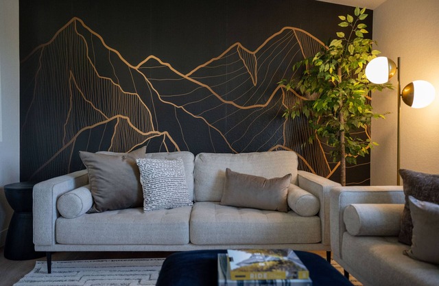 Sleeps 16 - Minutes to Downtown DENVER! Red Rocks! Great Backyard!