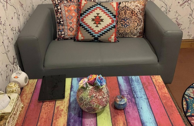 Sleeps 2 with Free Parking and Wi-Fi