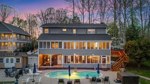 Sleeps 22 Lakefront w Private Dock Pool 2 Houses Lake Living by AvantStay