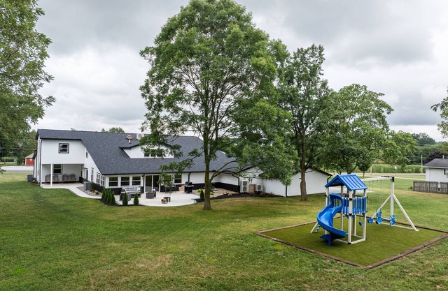 Sleeps 23, 10 Bedrooms, Indoor pickleball, Amish Country