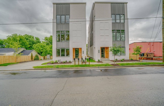 * SLEEPS 40* Music City Reunion - *4 Units * 12BR* 14BA * Amazing Rooftops*