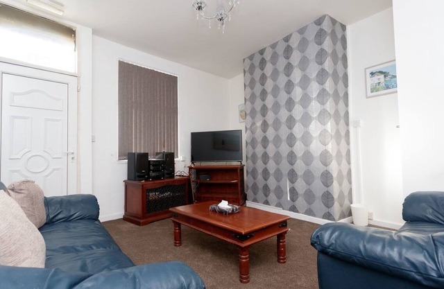 Sleeps 7 - very close to Leeds - Eastpark