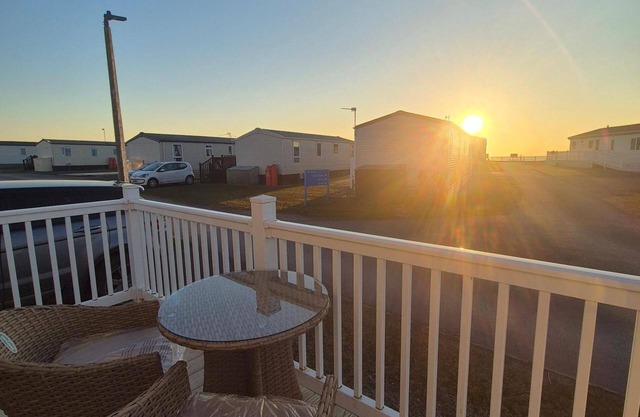 Sleeps 8-sea View-pets-pool-parking