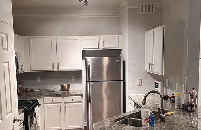 (SLHW) ASSOCIATE STAY