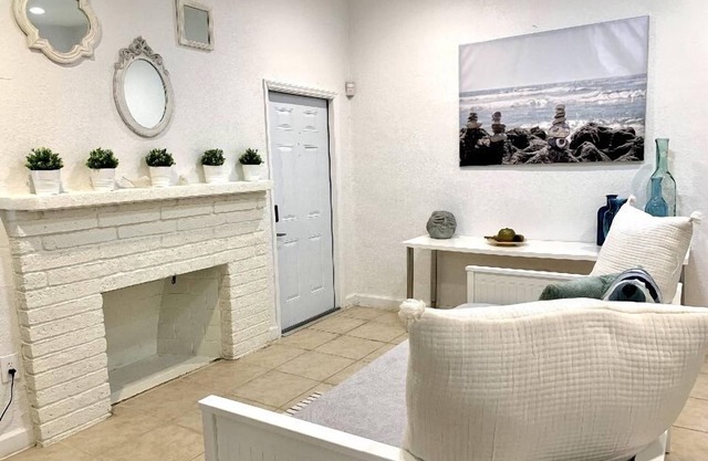 SM CasaGrande South Miami. Cozy, Spacious, Central