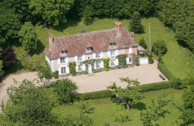 Small 18th century manor, close to Deauville