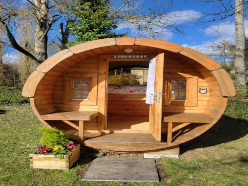 Small cosy Bluebell cabin in the French countryside