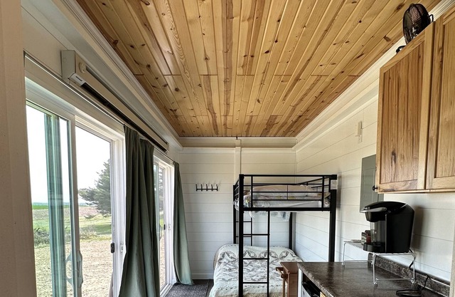 Small cozy cabin near Public fishing and hunting grounds