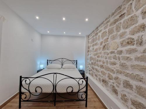 Small house Saint Michael