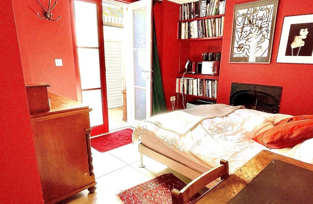 Small Luxury hideaway in a tree lined street