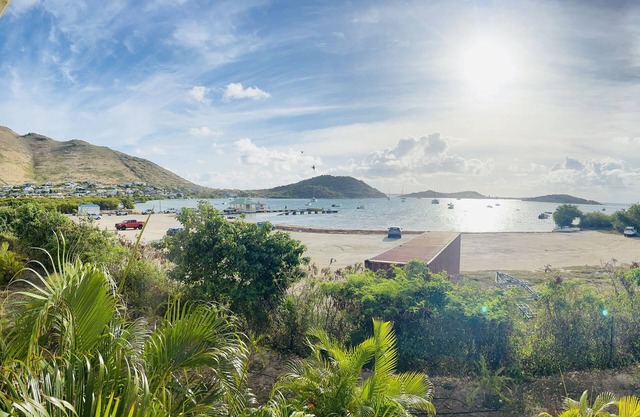 Small sugar bowl duplex with sea view